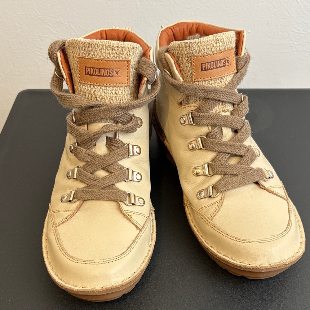 Pikolinos Cream and Brown High-Top Shoes